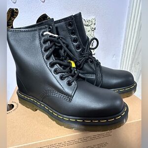 NEW-1460 SR Black SLIP RESISTANT LEATHER LACE UP BOOTS size 8 Women size 7 Men.